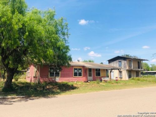 105 Lane St, Cotulla, TX 78014-2508
