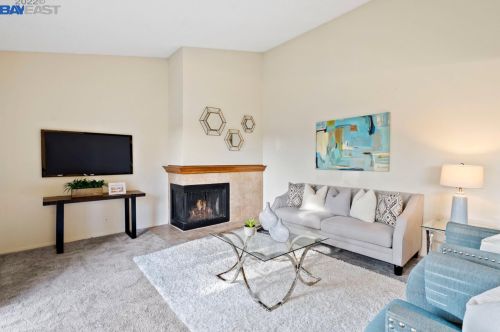 22135 Sevilla Rd, Hayward, CA 94541-2859