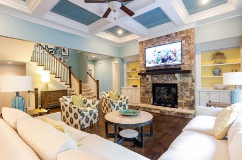 6470 Long Is Dr, Atlanta GA  30328-3043 exterior