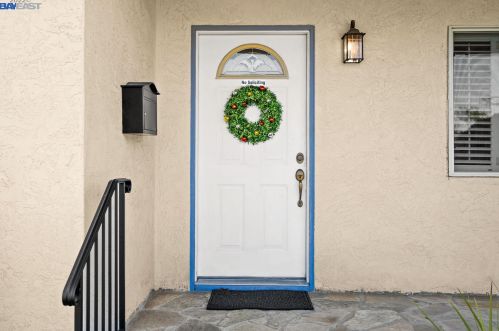 8460 Galindo Dr, Pleasanton, CA 94568-1033
