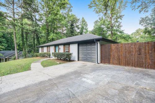 1824 Herringbone Holw, Lithonia, GA 30058-5516
