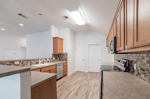 15624 Fisher Is Dr, Austin TX  78717-3833 exterior