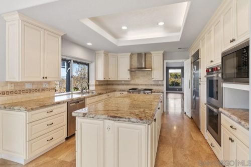 1597 Parkview Dr, Vista CA  92081-8750 exterior