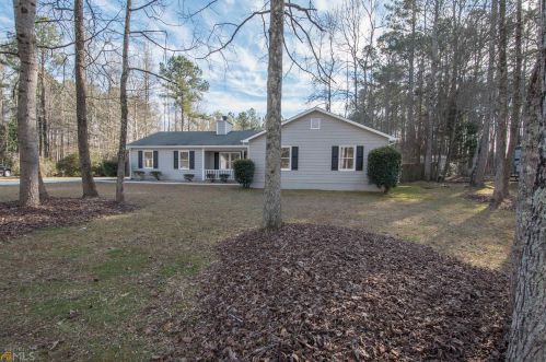 90 Homeport Dr, Newnan, GA 30265-1490