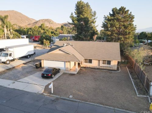 6730 Kerry Ln, Riverside, CA 92509-1625