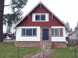 601 Ash St, Peninsula Village, CA
