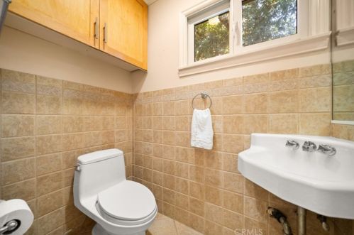 2921 Graceland Way, Glendale CA 91206-1332 exterior