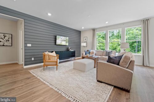 14979 Walter Robinson Ln, Haymarket, VA 20169-2954