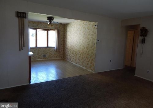 4 Stoneham Rd, Trenton NJ 08638-2745 exterior