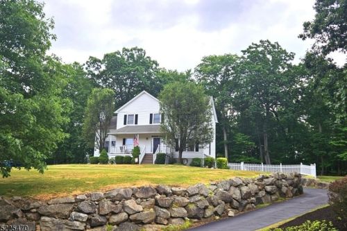 106 Stonehedge Ln, Sparta, NJ 07871-2859