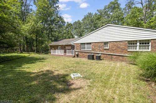 46 Brookside Dr, Warren, NJ 07059-7025