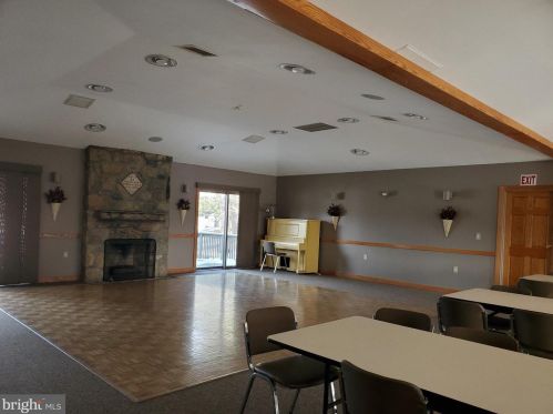 17 Valleybrook Dr, Lancaster PA  17601-4619 exterior