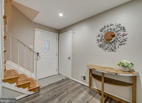 7203 Hadlow Dr, Springfield VA  22152-3529 exterior