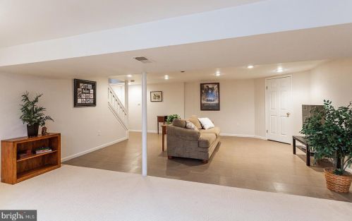 2006 Rachael Dr, Lancaster PA  17601-3655 exterior