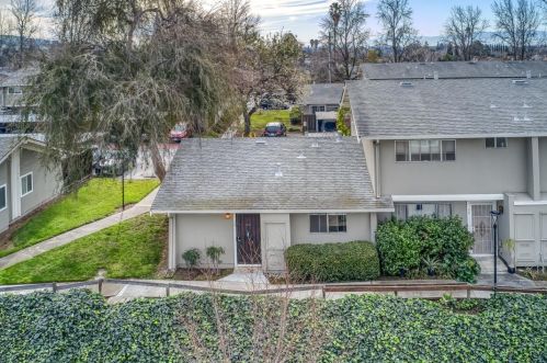 30 Hemlock Ln, Milpitas, CA 95035-5034
