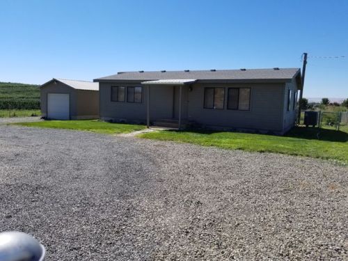 2100 Zillah Dr, Zillah, WA 98953-9308