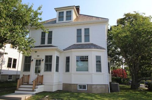 124 Gibbs Ave, Middletown, RI 02840-2241
