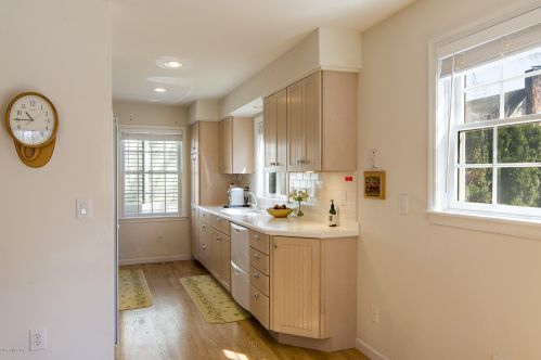 29 Indian Field Rd, Greenwich, CT 06830-7209