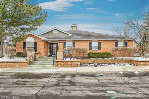 1569 Raymond Dr, Naperville IL  60563-2285 exterior