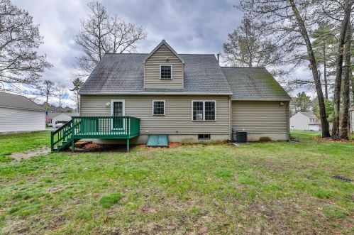 38 Scottsdale Dr, Hudson NH  03051-3750 exterior