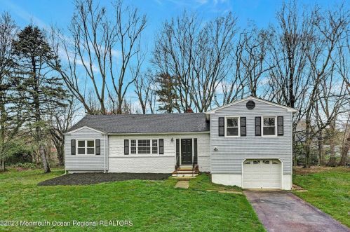 208 Overbrook Dr, East Freehold, NJ 07728-1525