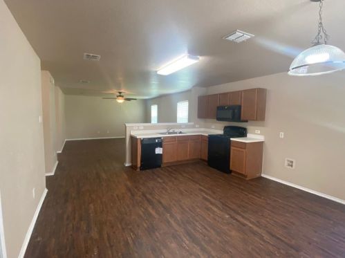 6824 Valley Creek Dr, Fort Worth TX  76179-4177 exterior