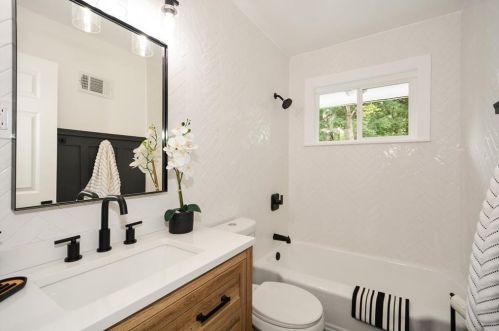 1048 Pinehurst Dr, Smyrna GA  30080-4227 exterior