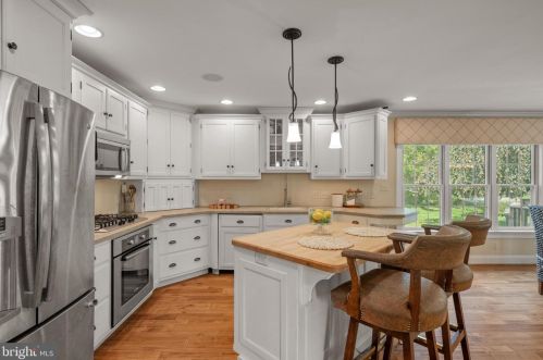 1827 Krystle Dr, Lancaster PA  17602-4149 exterior