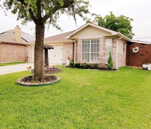 3851 Summer Trail Dr, Fort Worth, TX 76137-6037