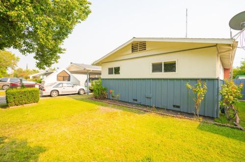 2517 Linden St, Dos Palos, CA 93620-2105
