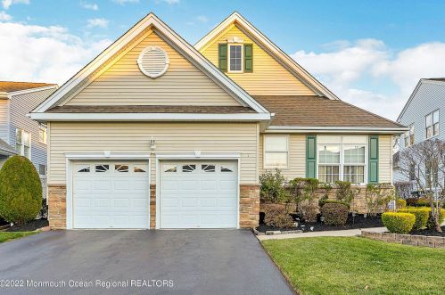 7 Kensington Ct, Holmdel Village, NJ 07733-3107