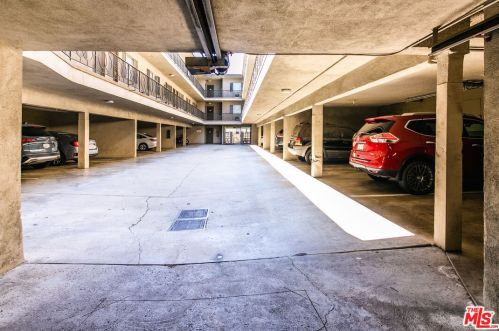 416 Pioneer Dr, Glendale CA 91203-1759 exterior