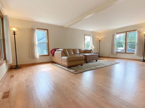 507 Sioux Dr, Batavia, IL 60510-1155