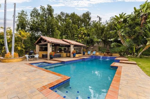 11802 Colony Dr, Santa Ana, CA 92705-3019