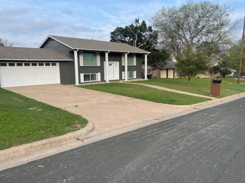 918 Berrywood Dr, Austin, TX 78753-2403