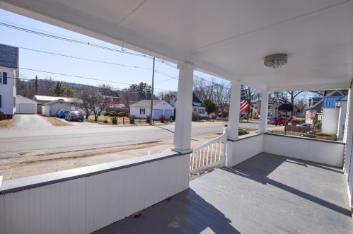 91 Lincoln St, Laconia, NH 03246-3756
