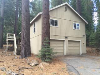 10504 Pine Cone Dr, Truckee CA  96161-3128 exterior