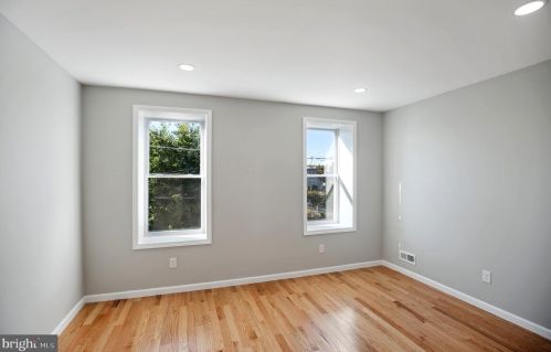 525 Bailey St, Camden NJ  08102-2522 exterior