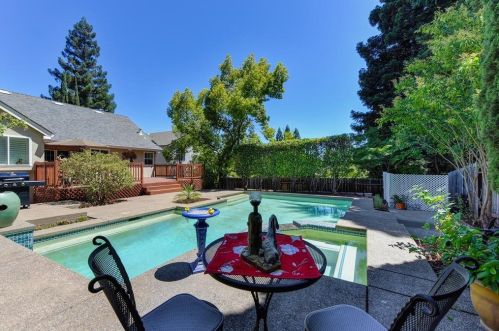102 Seafarer Ct, Folsom, CA 95630-2332