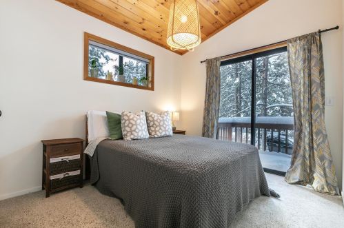 12555 Hillside Dr, Truckee CA  96161-6330 exterior