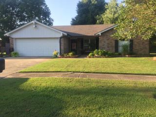 559 Sherwood Ln, Muskogee, OK 74403-8300