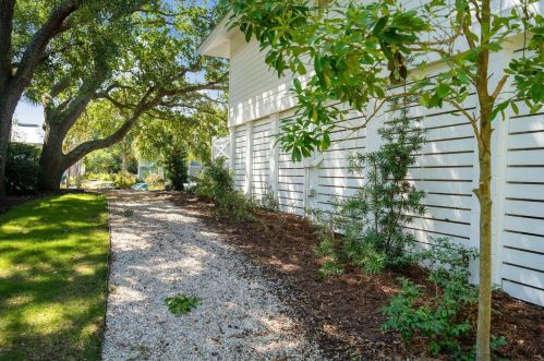 8 Ocean Park Ct, Isle Of Palms SC  29451-2244 exterior
