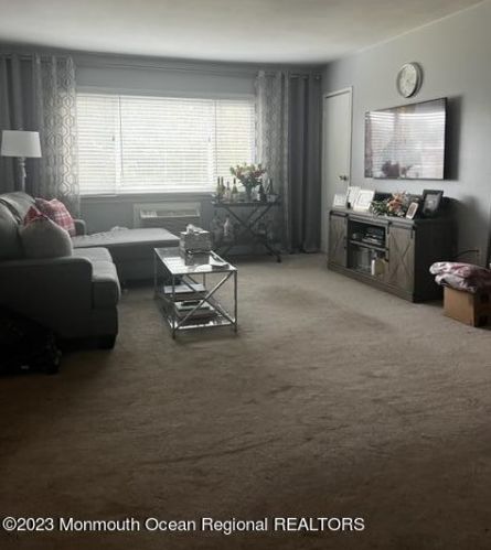 14 Juniper Ln, Tinton Falls, NJ 07724-1853