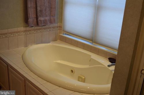 156 School House Rd, Lancaster PA  17603-6314 exterior