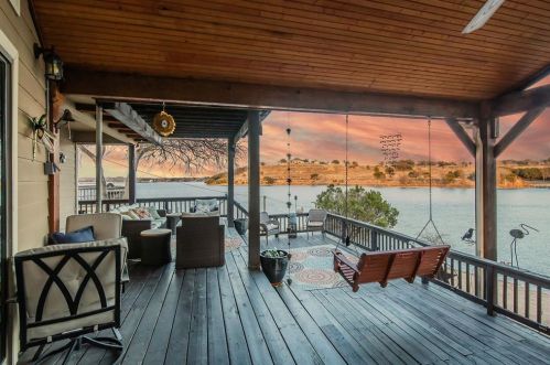 2801 Creek Dr, Granbury TX  76048-6557 exterior