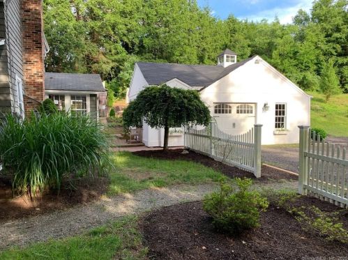 24 Cherry St, Sandy Hook, CT 06482-1123