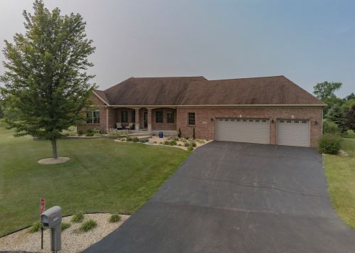 10333 Clara Ave, Hillcrest, IL 61068-9246