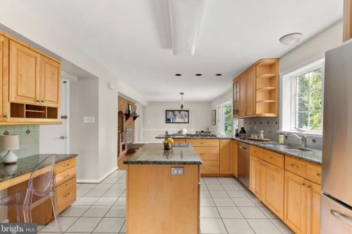 1423 Crestridge Dr, Silver Spring MD 20910-1535 exterior