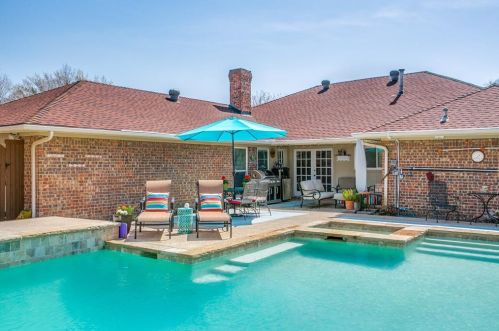 2239 Woodcreek, Carrollton TX 75006-1911 exterior