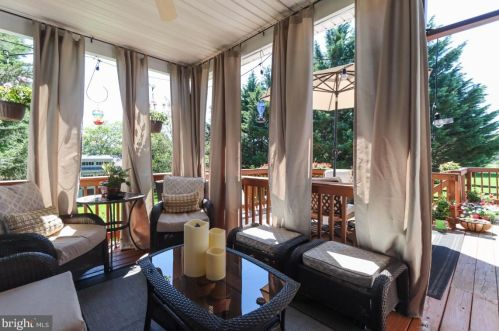 384 Turnberry Dr, Charles Town WV  25414-3930 exterior